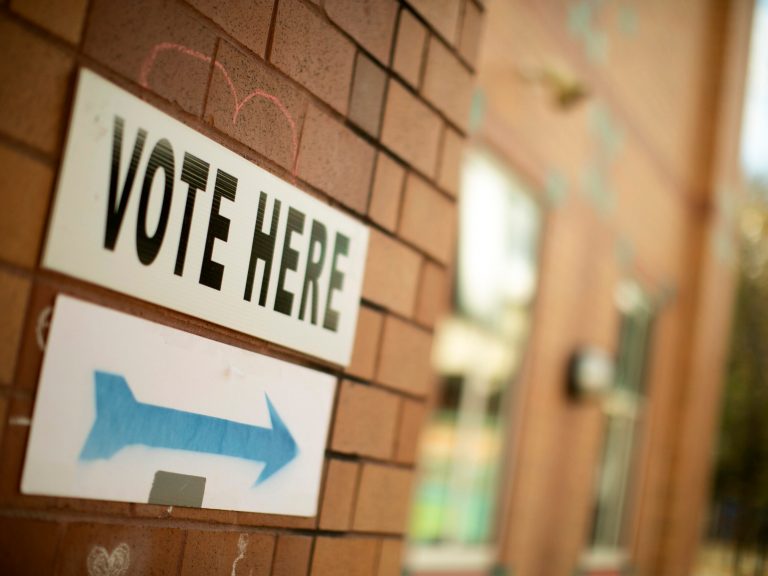 A sign that says Vote Here