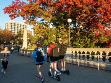 Students walking on Harvard campus