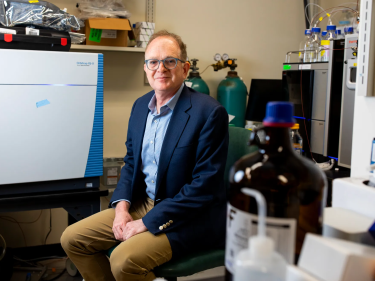 Robert Gerszten in his lab